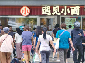 Image: A Bowl of Chongqing Noodles Lights Up Singapore's MRT - Xiao Noodles Opens Second Outlet in Singapore, Showcasing China's Culinary Calling Card to the World