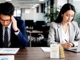 Image: The Hidden Cost of Efficiency: How Singapore Professionals Manage "Chronic Low-Grade Fatigue"