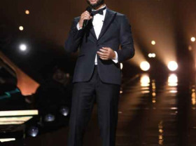 Image: John Legend's Musical Journey with Singer: Chinese Netizens Hail a "Masterclass"