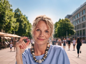 Image: Introducing Oticon Reveal™ - the world's first hearing aid powered by Dual AI