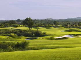 Image: Swing Amid Black‑Rock Greenery! Discover Another Way to Holiday in Hainan