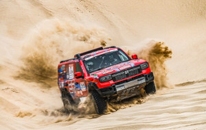JETOUR G700's Historic Debut at the 2025 Taklimakan Rally