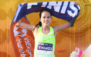 XTEP Sponsors Vietnamese Top Runner Phạm Thị Hồng Lệ to Win VnExpress Marathon Ha Long 2025, Demonstrating Brand Strength and Professionalism