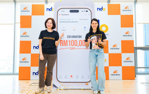 Two Million Downloads, One Commitment: Moomoo Malaysia Partners Squash Legend Datuk Nicol David to Invest in Malaysia's Youth