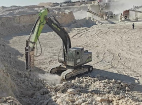 Image: Zoomlion Engineer Shares the R&D Story Behind a Middle East Excavator Recognized at Seventh Technology Innovation Conference
