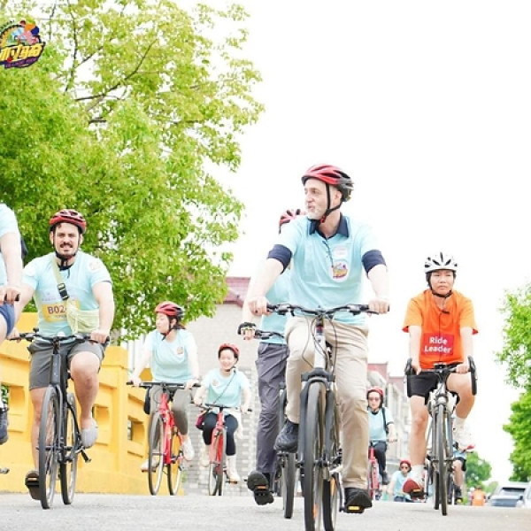 Image: Expats discover Shanghai's rural treasures by bike