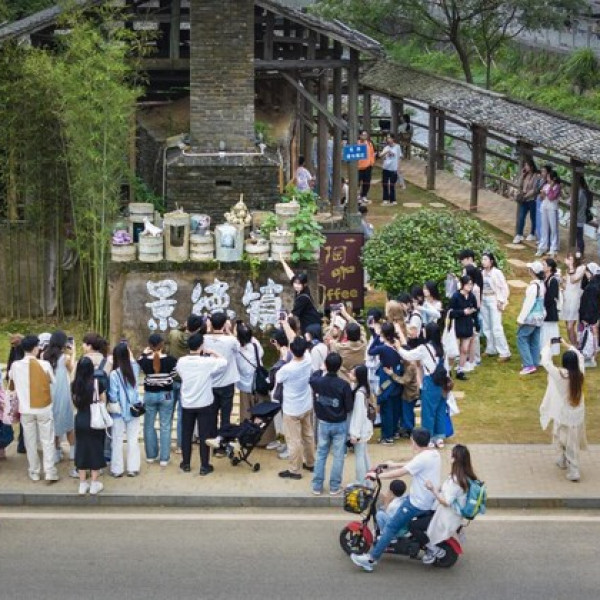 Image: Global artists gather in China's 'millennium porcelain capital'