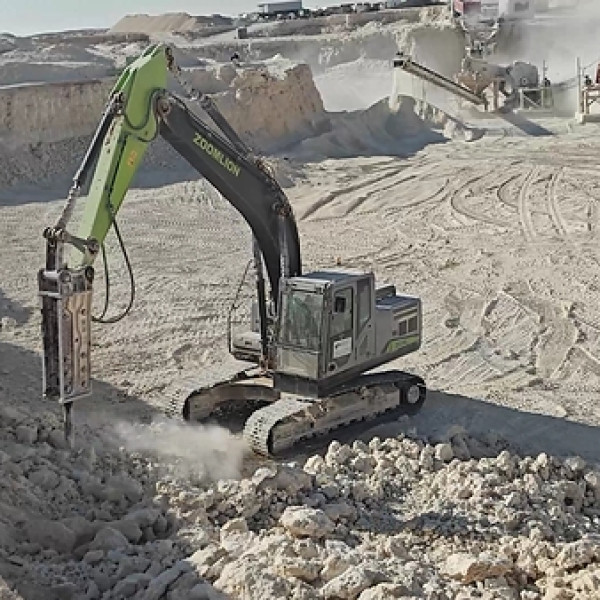 Image: Zoomlion Engineer Shares the R&D Story Behind a Middle East Excavator Recognized at Seventh Technology Innovation Conference