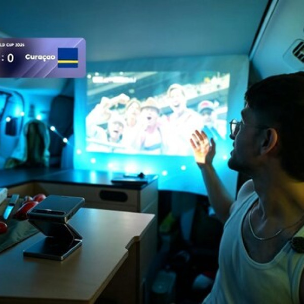 Image: As Foldable Gadgets Move Beyond Smartphones, Aurzen Brings the ZIP Tri-Fold Pocket Projector Into Focus