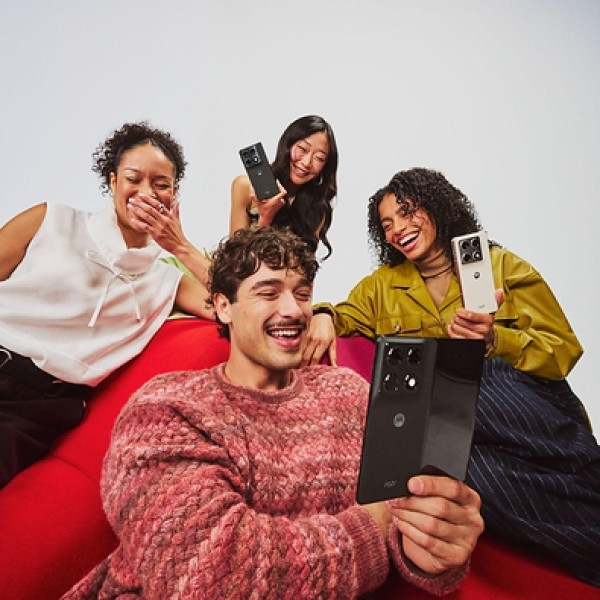 Image: Motorola razr fold ushers in a bold new era of foldables