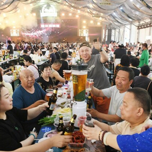 Image: Xinhua Silk Road: Int'l beer festival kicks off in ice and snow world of Harbin, NE China