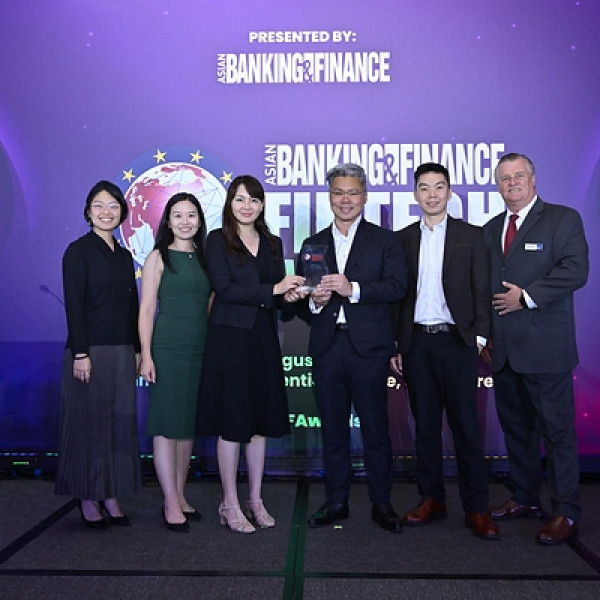 Image: Longbridge Singapore wins "InvestTech Initiative Award - Singapore" at the Asian Banking & Finance Fintech Awards 2026