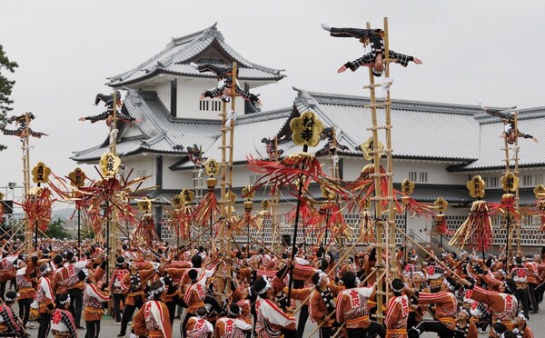 Hyakumangoku Festival in Kanazawa: A Grand Procession Rooted in Samurai Legacy