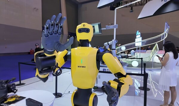 WCIFIT Opens in Chongqing with 1,400 Global Firms, Showcasing Robots, Flying Cars, and Local Cuisine