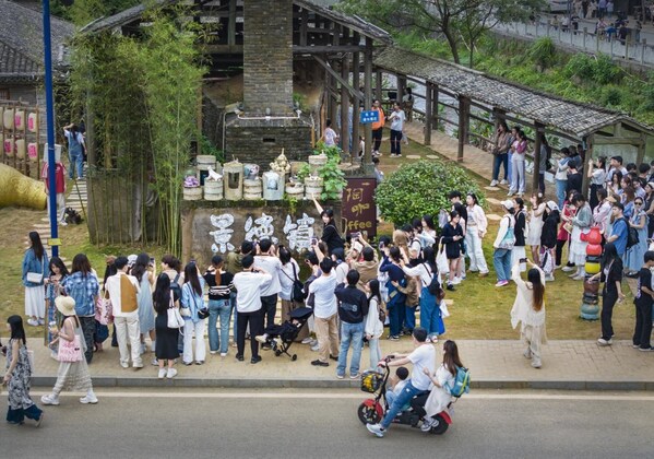 Global artists gather in China's 'millennium porcelain capital'