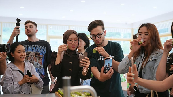 Gen Z Visitors Explore Guizhou's Path to Global Markets