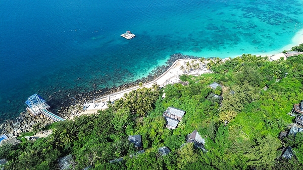 The Maritime Emerald | Where Rainforest Meets the Sea, Hainan's Fenjiezhou Island Holds All the Romance of the South China Sea